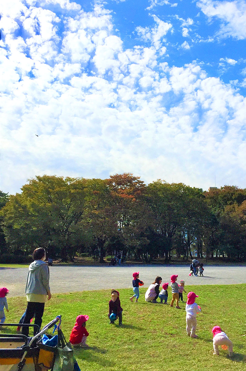 天気の良い日は近隣の公園で外遊び