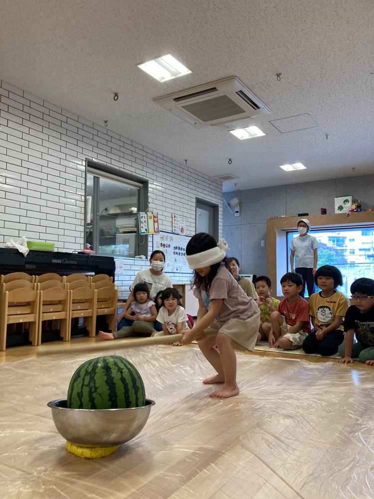 スイカ割りの様子