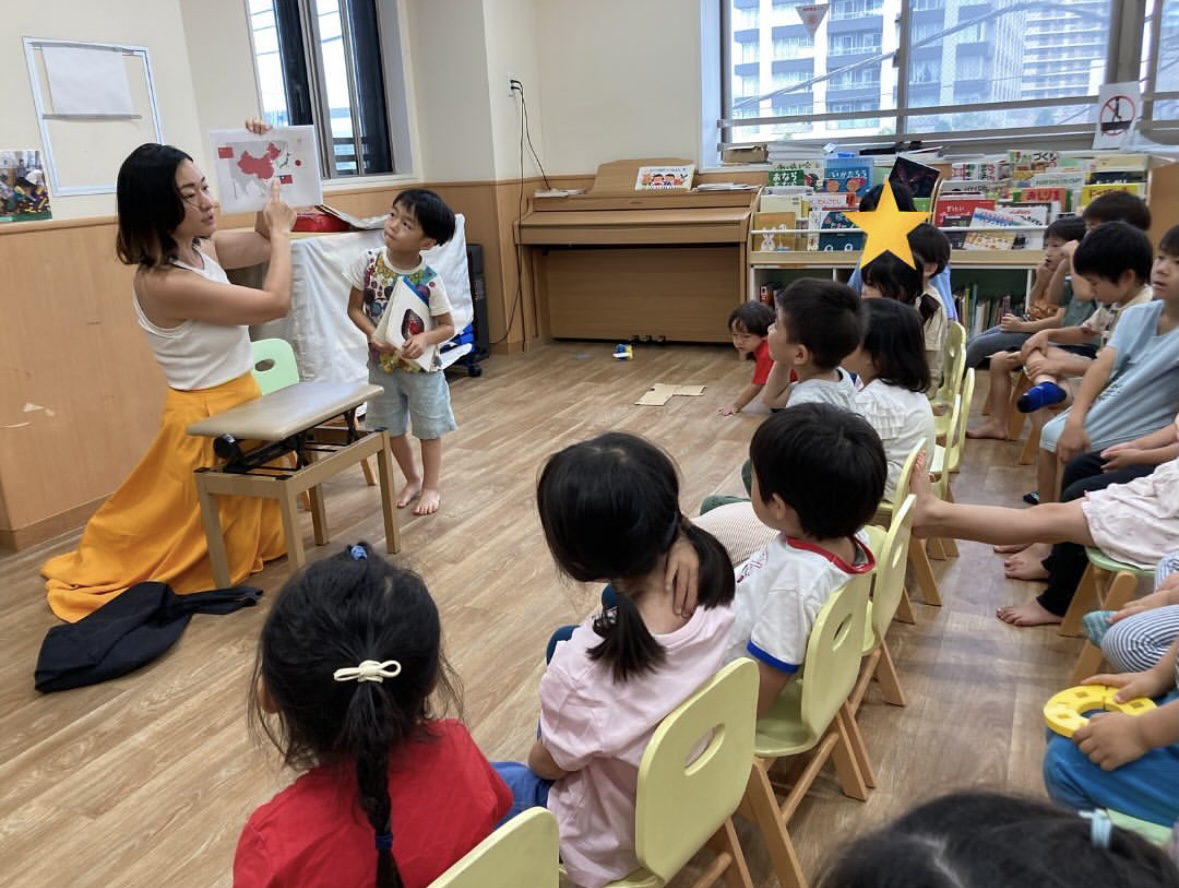 中国語を教えてくださっている様子