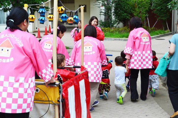 イベント報告 神輿もあるよ とよす園で手作り おうちまつり を開催 フローレンスの保育園 採用サイト おうち保育園 みんなのみらいをつくる 保育園