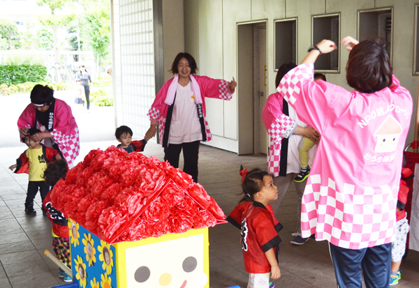 イベント報告 神輿もあるよ とよす園で手作り おうちまつり を開催 フローレンスの保育園 採用サイト おうち保育園 みんなのみらいをつくる 保育園